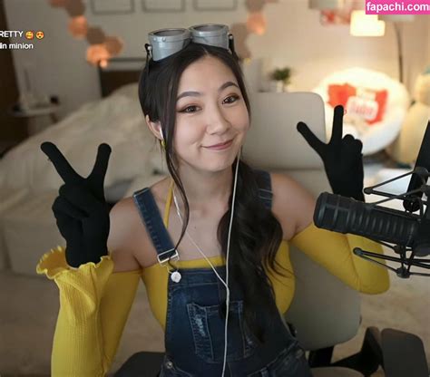 fuslie boobs